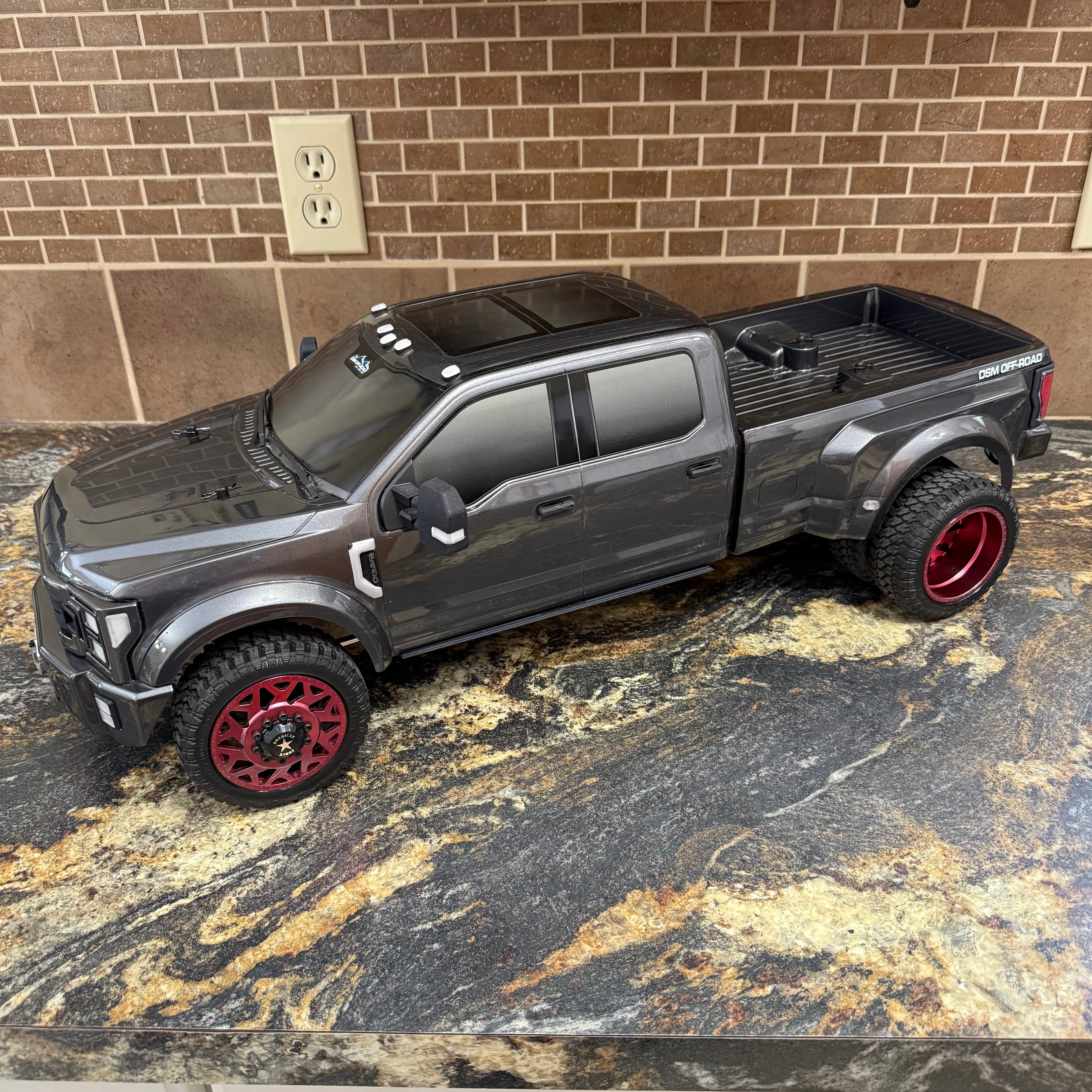 CEN 1/10 FORD F-450 SD RTR (Tricked Out)