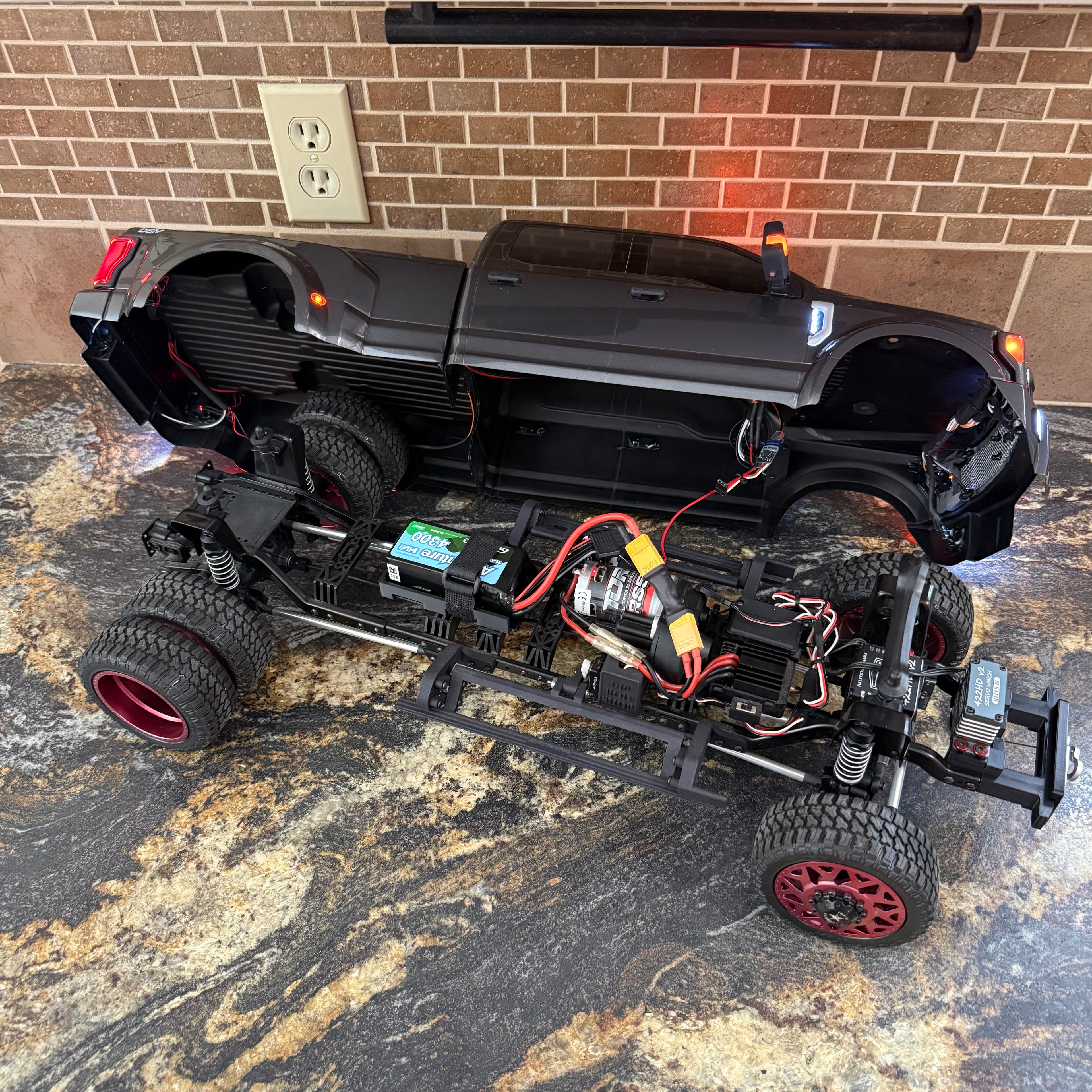 CEN 1/10 FORD F-450 SD RTR (Tricked Out)